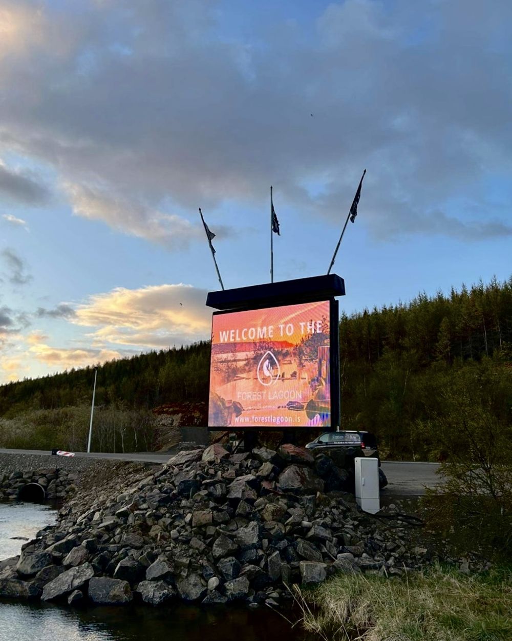 Útiskjár við Forest Lagoon